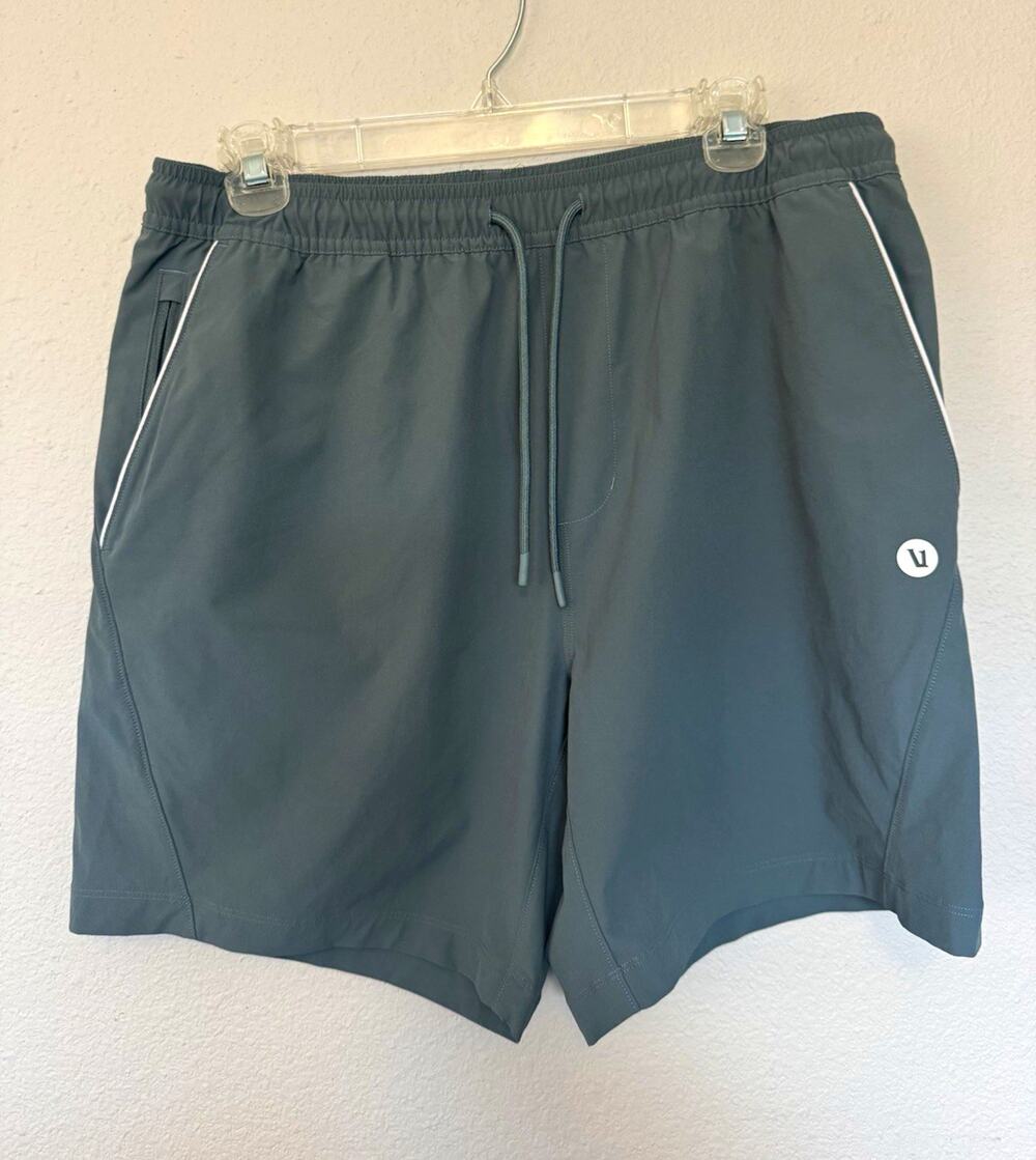 Vuori Crosscourt Short Unlined Men's Gray Athletic Activewear Shorts Size L